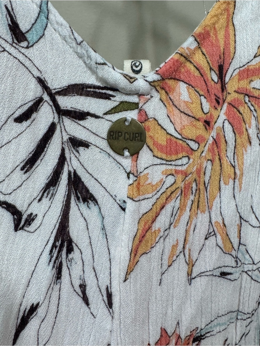 Ripcurl tropical romper, size small - Picture 4 of 12